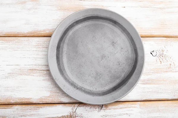 Empty Gray Ceramic Plate White Wooden Background Top View Close — Stock Photo, Image