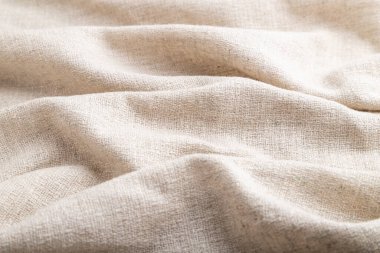 Beyaz keten doku parçası. Yan görünüş, doğal tekstil arka plan ve doku. dalga konsepti, soyut.