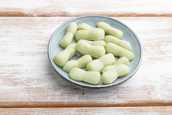 Gelee Sellerie Bonbons Auf Weißem Holzgrund Seitenansicht Nahaufnahme — Stockfoto