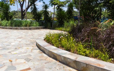 Doğal taş istinat duvarı