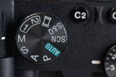 Dijital fotoğraf makinesi. Çarkın atış modu seçimi görüntüsü. Yüksek kalite fotoğraf