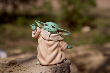 Mayıs 2021: Bebek Yoda 'nın görüntüsü, bir aksiyon figürü. Yıldız Savaşları