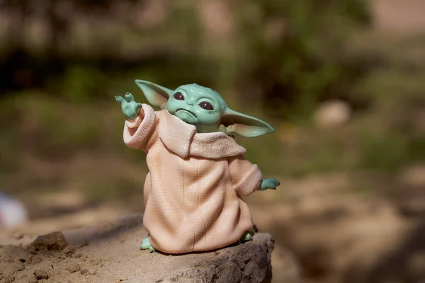 May, 2021: Display of Baby Yoda, uma figura de ação. Star Wars. Fotografia De Stock