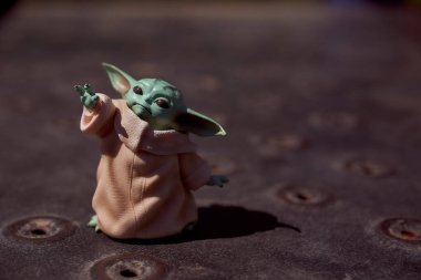 Mayıs 2021: Bebek Yoda 'nın görüntüsü, bir aksiyon figürü. Yıldız Savaşları