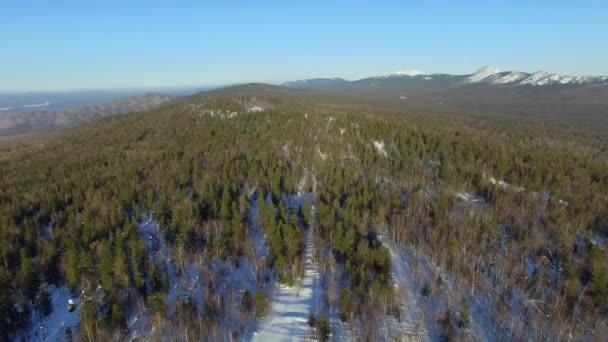 Vista aérea do inverno Taganay Mountains cume — Vídeo de Stock