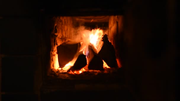 Brûlure chaude dans la cheminée — Video