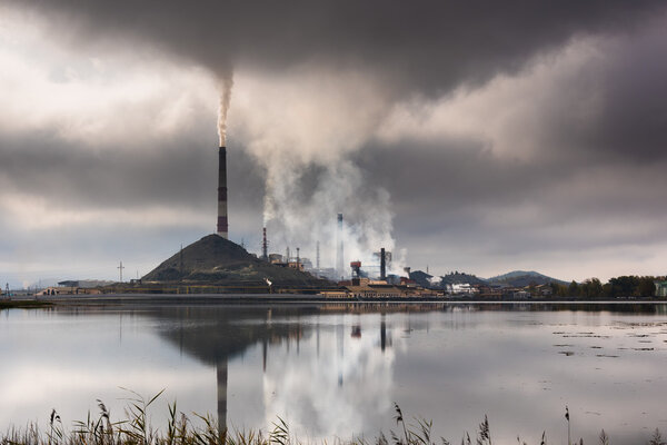 Промышленный ландшафт в Карабаше, Челябинская область, Россия
