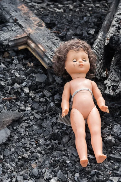 Old toy doll in the midst of ruins and devastation — Stock Photo, Image