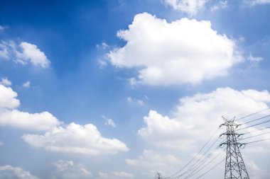 Gökyüzü ve elektrik Kulesi