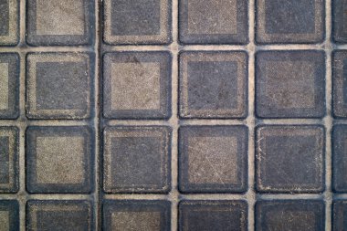 Yıpranmış Yüzeyi olan Eski Kare Taş Döşemeler