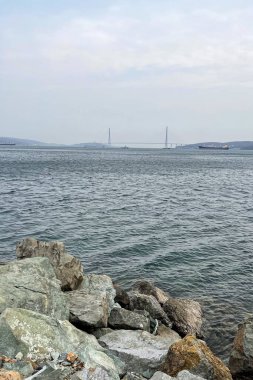 Köprünün ve körfezin güzel manzarası