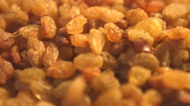 Kuru üzüm. 2 tekila. Yatay ve dikey pan. Yakın çekim.