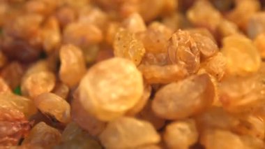 Kuru üzüm. 2 atış. Dikey ve yatay tava. Yavaş çekim. Close.