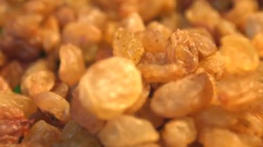 Kuru üzüm. 2 atış. Dikey ve yatay tava. Yavaş çekim. Close.