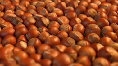 Fındık. 2 tekila. Ağır çekim. Yatay pan. Yakın çekim.