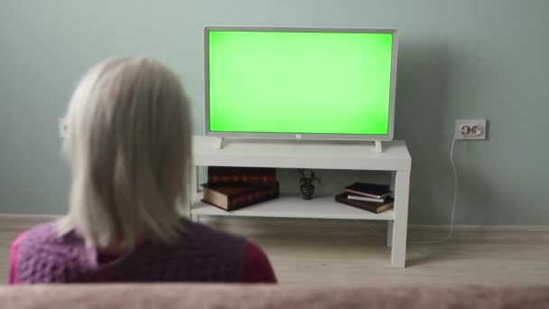 Grandma Watching Green Screen Grandmother Gray Hair Sits Couch Home — Stock Video