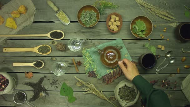 Grönt Ett Gammalt Träbord Ett Platt Ligg Stilleben Med Olika — Stockvideo