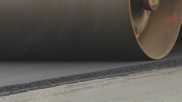Laying asphalt. — Stock Video