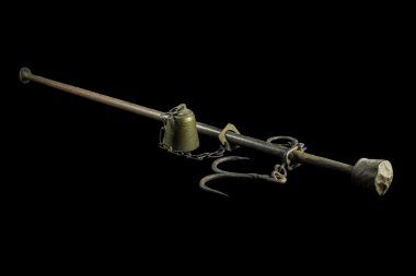 Konutlardan bir geleneksel izole üzerinde siyah arka plan üzerinde. Ho