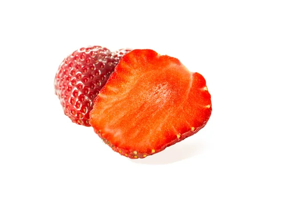 Vackra hälften av strawberry isolerad på vit bakgrund. — Stockfoto