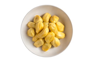 Taze olgun Jackfruit beyaz arka plan üzerinde izole ile beyaz tabakta yemeye hazır.