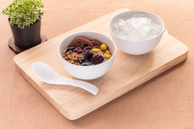 Şurup Çin geleneksel soğuk çeşitli fasulye.