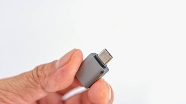 Adaptör USB USB Tipi C 'yi USB 3.0 Tip-C adaptörü OTG kablo dönüştürücü beyaz arkaplan.