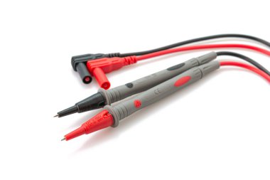 Beyaz arkaplanda izole edilmiş dijital klemp ölçer için sonda.