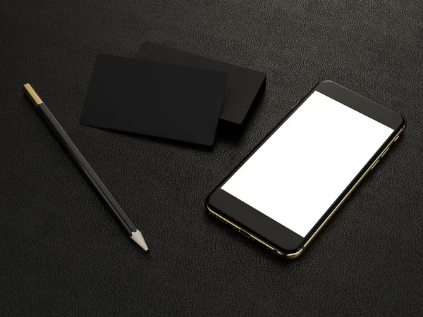 Deri arka plan üzerinde siyah kartvizit boş ve smartfon mockup — Stok fotoğraf