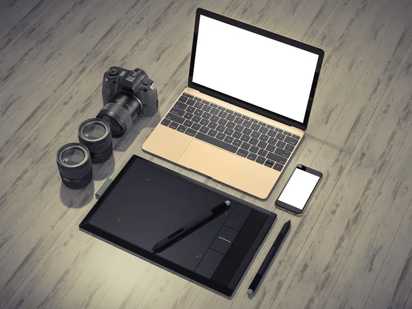 Accesorios y gadgets de diseño sobre fondo de madera estilo vintage —  Fotos de Stock