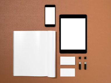 Açık dergi, tablet, boş bir beyaz sayfa mockup deri yüzey üzerinde kartvizit kapak