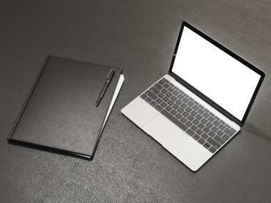 Klasör ve ofis malzemeleri üzerinde kahverengi deri