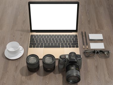 Tasarımcı aksesuarları ve Gadget'ları ahşap arka plan üzerinde