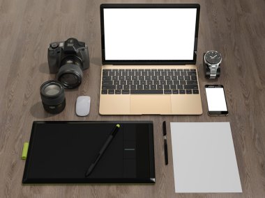 Tasarımcı aksesuarları ve Gadget'ları ahşap arka plan üzerinde