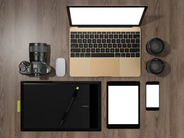 Designer-Accessoires und Gadgets auf Holz-Hintergrund — Stockfoto