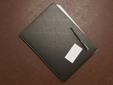 Klasör ve ofis malzemeleri üzerinde kahverengi deri