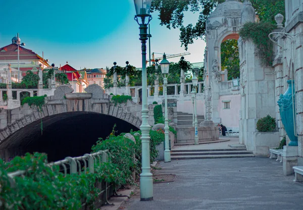 Viyana 'daki stadtpark, kanal yolu.