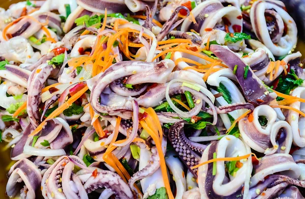 Салат кальмар (тайская еда) ) — стоковое фото