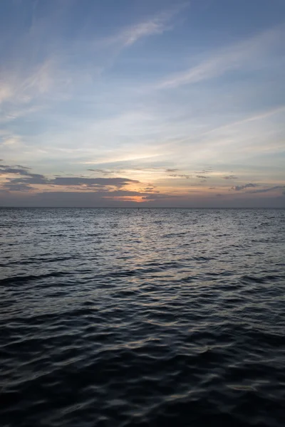 Marea și cerul crepuscular — Fotografie, imagine de stoc