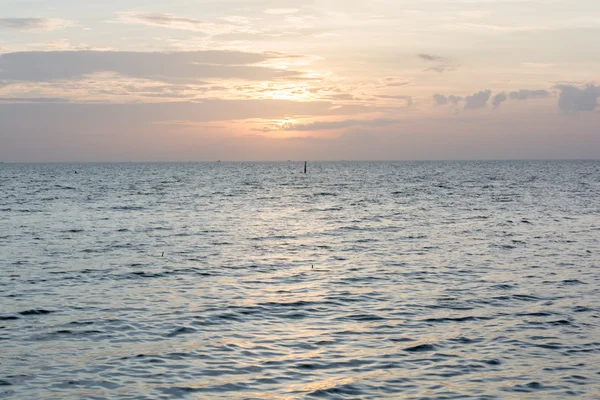 Mare e cielo crepuscolare — Foto Stock