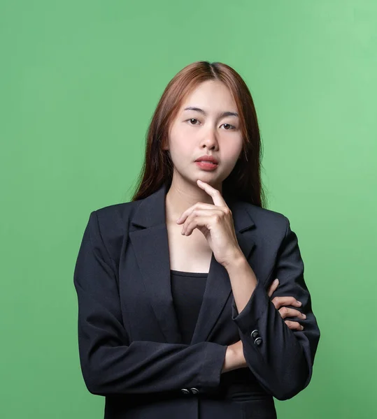 Portré Ázsiai Fiatal Üzletasszony Gondolkodás Létrehozása Tervet Vagy Megoldása Probléma — Stock Fotó