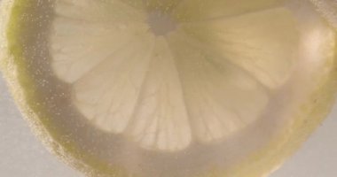  Ferahlatıcı limon ve köpüklü su Macro Shot hafif içecek dilimi