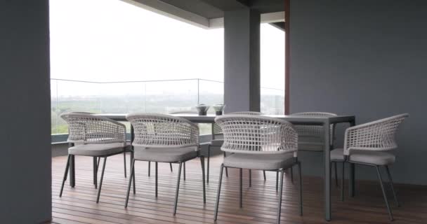 Minimalisme Modern echt terras, huis met schuifdeur met mooi meubilair — Stockvideo