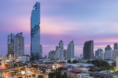 Bangkok, Tayland - 26 Ağustos 2016: Bangkok'un yeni en yüksek binası, sadece 29 Ağustos 2016 bir açılış olay vardı Mahanakhon.