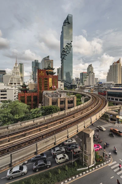 Bangkok, Thailand: August 30, 2016 - MahaNakhon skyscraper and BTS sky train at Silom Road, Bangkok, Thailand — Stock Photo, Image