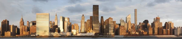 Panorama of Manhattan Skyline at Sunrise from Long Island — Stock Photo, Image
