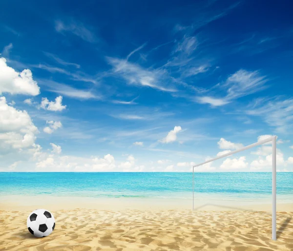 Futbol ile plaj arka plan — Stok fotoğraf