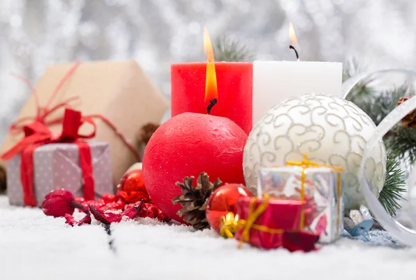 Decoración de Navidad sobre fondo de madera — Foto de Stock