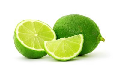 Limes beyaz zemin üzerine izole dilimleri ile