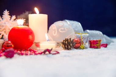 Noel dekorasyonu. Ahşap arka plan kompozisyonu.